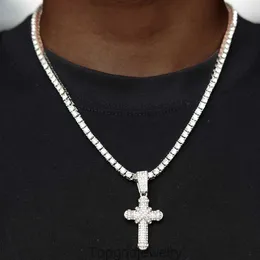 Hot Selling Cross full av diamanter överdrivna hängen mångsidig halsband Mens trendiga och coola enkelradhalsband