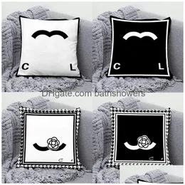 Designer lettere di lusso cuscino per letti per letti per la casa decorazione sedia di divano divano sedia nera cuscino bianco auto mtisize uomini donne cuscini casual cuscini dhvix