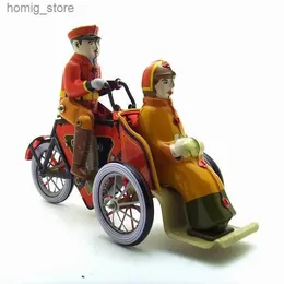Brinquedos de corda Funny Adult Collection Retro Wind Up Toy Metal Tin Rickshaw Tricycle Driver Clockwork Toy Toy Figura Modelo Vintage Toy Gift Y240416