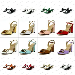 Designer de luxo Mulheres a cavalo Bit Block Sandals Sandals Praça do dedo do dedo do dedo do gatinho calcanhar calcário calfskin fivela de fivela de fivela de fivela da senhora Gladiador elegante sandalias EU35-44