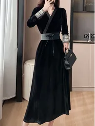 Abiti casual Autunno Donne Fashion Vintage Velvet Black Dress Abito elegante Chic A-Line Party Evening Female Solid Birthday Birthday Abita