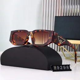 Occhiali da sole maschile Designer Occhiali da sole per donne opzionali di alta qualità Uv400 Lenti da sole Suncome di firma triangolare opzionale Gafas Para El Sol de Mujer 2024