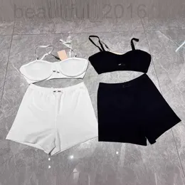 Designer de trajes femininos Trendy 2024 Idade de verão Reduzindo o estilo de garota elegância sexy sutiã e shorts de duas peças de terno de natação para mulheres os2j