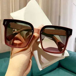 Yeni gradyan tonu güneş gözlüğü yetişkin moda kutusu sunvisor büyük çerçeve modaya uygun gözlük