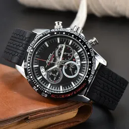 كاملة الوظيفة الكاملة Quartz Men chronograph Fastion Automatic Date Men Men Luxury Leisure Fashion Six Needle Multifunsional Silendal Tape Wristwatch