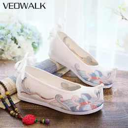 Casual skor veowalk kvinnor satin canvas dold plattform hanfu vintage kinesisk stil bekväma sneakers med pärlor vit röd blå