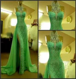 Emerald Green Split Evening Kleider Meerjungfrau Perlen Hochkragen Kristallspitze Arabische Promkleider bodenlange Strasssteine Dubai Eari8069624