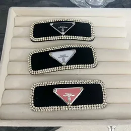 Işıltılı rhinestone saç klipsleri kadın üçgen mektup barrettes hediye partisi moda saç aksesuarları