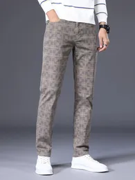 Classici di abbigliamento di marca di alta qualità Classici Pantaloni casual Pants Casual Men 98Cotton Retro Business Banchet Controlli Maschio Plus Dimensione 40 42 240415