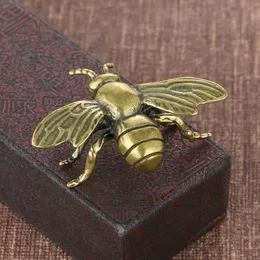 Figurine a base di abee in ottone massiccio in ottone miniaturi in miniatura da tè petatore di scarabeo divertente collezione desktop per piccoli ornamenti decorazioni per la casa 240416