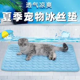 Pet Summer Ice Cushion Cool respirável Cama de cachorro de seda macia e confortável tapete de gato anti -Slip Acessórios à prova de umidade 240416