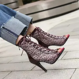 Elbise ayakkabıları 2024 kadın sandalet moda leopar açık ayak parmağı yüksek topuklu dans konforu fermuarlı peep seksi yaz kadını