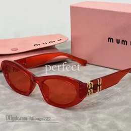 Nuovi occhiali da sole di moda di lusso 2024 Miui Premium Luxury Occhiali da sole per donne occhiali da sole Oval Frame che guida la spiaggia Fashi