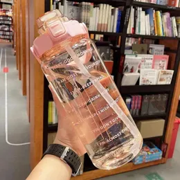 Wasserflaschen 2L Getränkware Sport Strohflasche mit Aufklebern tragbare Fitness mit großer Kapazität Sommer Eiskalte Zeitmarker