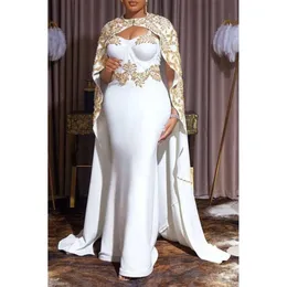 Elegant White Evening Beaded Arabic Dubai Satin Corset Mermaid Formella evenemangsklänningar med lång Cape Wrap Women Plus Size Prom Dresses Robe de Soriee 2022