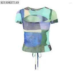 Kvinnors T-skjortor Keyanketian 2024 Lansera kvinnor Kontrast Color Geometric Tulle T-shirt Summer Back Lace Up Short Sleeve Hollow Out Skinny Top