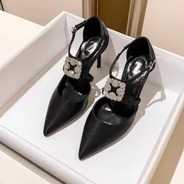 Elbise Ayakkabı Saten Zapatos Mujer 2024 Tendencia Square Rhinestone Topuklu Sandalet Metal Toka Kadın Göstergeli Ayak Tacones Tonons Tapa