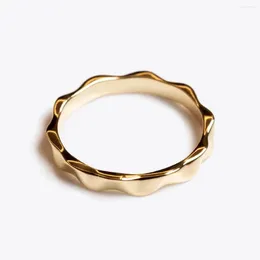 Clusterringe unregelmäßige Welle plissierter Ring -Ring -Frauen -Mode -Persönlichkeit minimalistisches Design kleines elegantes Temperament Kaltstil