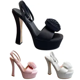 女性のためのフラワーサンドルデザイナーオフィスキャリアレディーススライドソフトインソールラグジュアリーサンダル女性チュシュア標準サイズ汎用スタイルの靴