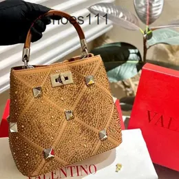 Kadınlar Kalite 2024 Valenn Çantalar Sepet Parlak Kristal Zincir Lady Akşam Kırıştırma Totes Omuz Tasarımcı Crossbody Üst Çantası Tote Çanta Rhinestone L3wa