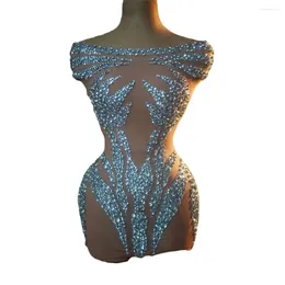 Scen Wear Sparkly Rhinestones Kort klänning för kvinnor Sexigt nät Se genom fest Firar födelsedagspo -skjutdräkt