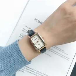 Нарученные часы Элегантные простые прямоугольные дамы смотрят коричневые кварцевые часы женские модные повседневные ретро -кожаные часы женщины
