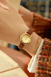 Bilek saatleri Klasik Roman Naklılar Kadınlar İçin İzle Kuvars Kuvars Lüks Bayanlar Saat Meydanı Kılıf Şeklinde Zarif Stil Altın Pırlanta Reloj D240417
