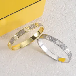 Pulseira de cartas de moda de luxo em aço inoxidável Bangle Women Women Mens Bracelets Carta Acessório de joias de alta qualidade Presente de aniversário