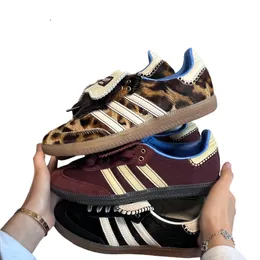 2024 Top Basketball Designer Sambaba X Wales Bonner Platform Casual Scarpe uomini uomini Donne Sneaker Sneaker in pelle in pelle bassa in pelle bassa in pelle rosa Grum bianchi vegani panni