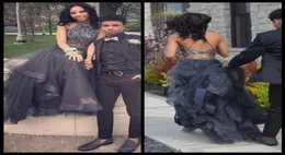 Black Girls Back Prom Dresses Grey Tulle Two Piece Halter Neck Backless Pärlade paljetter Tiered Ruffles Party Dress Formal Evening G6324230