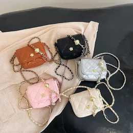 Прекрасные детские квадратные сумочки девушки металлы цветочная пряжка цепь с одной плечкой мода мини-кошелек для детей кожаные сумки для мессенджера Z7743