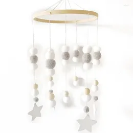 Dekorativa figurer Baby Felt Balls Mobile Rattle Wood Pärlor Bed Bell Wind Chimes Hanging Decor