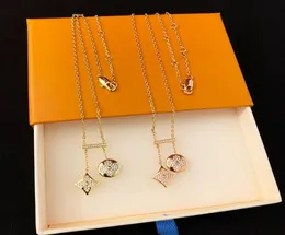 Europe America Fashion Lady Women mässing Full Diamond Double Mos Four Leaf Flower Graved V 18K Gold Chain Necklace 2 Color6786552
