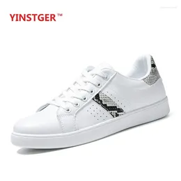 Casual Shoes Yinstger Kvinnor White Summer Sneakers Lady Fashion Style Rubber Sole Andnings Snake Print Sport