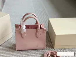 Vår/sommar ny mode lyxig design kvinnors klassiska mini shoppingväska kohudmaterial avtagbar axelband super allt-i-ett crossbody väska