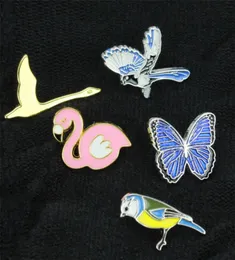 Europe Alloy Butterfly Crane Magpie Bird Brosch Cartoon Unisex Metal Animal Corsage Pin Flamingo Animals Ryggsäck Hatrockkläder2977169