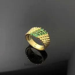 Anelli di design di fascia alta per Vancleff Diamond Green Diamond Pearl V Gold Three Five Diamond Anello Diamond Gold Gold Goldro Domande Nuovo Anello Versatile Originale 1: 1 con logo reale