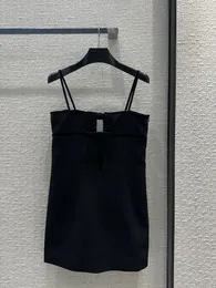 Milan Runway Kleid 2024 Neues Frühjahrssommer-Sommer-Spaghetti-Gurt-Modedesigner-Kleidermarke gleiche Style Kleid 0417-6