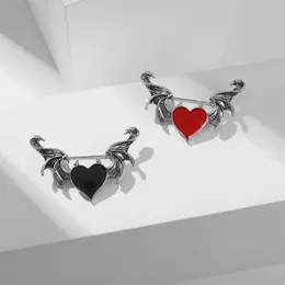 Любитель вампира Эмалевая булавка Custom Heart Wings Brooches Hat Сумка для одежды Значки лацка