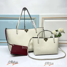 Top Vallentinos Leather Vlogo Abita Designer Borse Borse Cowhide Borsa High Shopping Woman Womens Quality Tote Tote Large Rivet 2024 Casual Classic NP0F