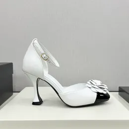 Classic Womens Steletto Sapatos de vestido Designer Designer Ovelha Camellia Flower Pumps Sapato de Casamento