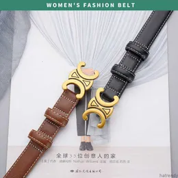 من المألوف حزام جلدي للنساء جينز متعدد الاستخدامات مع لوحة ملحقات C-buckle العصرية