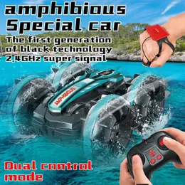 Diecast Model Cars TOSR 24G RC Vehicle Amphibious Special Effects Remote Control Vehicle New Technology Double sided Rolling Driving Childrens Electri J240417