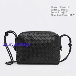 Womens Loop Camera Bag Botegaveneta Liten Intreciato Leather Cross-Body Bag Höjd 15,5 cm Bredd 22 cm Djup 9cm Rem Drop 55cm BLXP