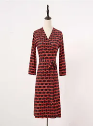 2021 Projektant mody PG DVF Summer Women039s Ten sam czerwony łańcuch nadruk krótki bez kołnierza wokół sukienki dla kobiet2674752