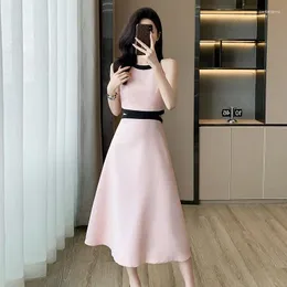 Lässige Kleider 2024 Hochwertiger Sommer rosa Hit -Farbe von Schulterkleid für Frauen ärmellose Schnüre -up Hohlausüben Ballkleid Midi