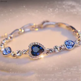 Bangle New Women Luxury Lucky Armband för Female Blue Crystal Heart Charm Armband Kvinnor Brud Bröllopsengagemang Fina smycken Giftl240417