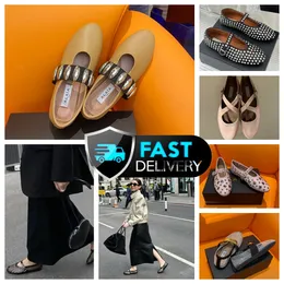 2024 Box Dress Shoes 디자이너 샌들 발레 슬리퍼 슬라이더 플랫 댄스 여성 발가락 라인 스톤 보트 신발 고급 가이 리벳 버클 신발 크기 35-40 블랙