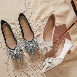 Scarpe eleganti 2024 Donne 3 cm con tacchi alti Fashion Point Female in stile coreano Pompe party perle per la signora punta di punta Valentine