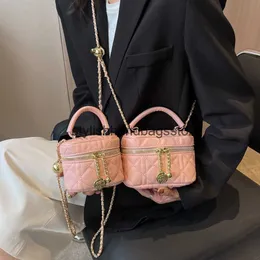 Abendtaschen Frühling/Sommer Frauenbag 2023 Neue Mode Lingge Chain Crossbody Handtasche vielseitig kleiner Platz H240417